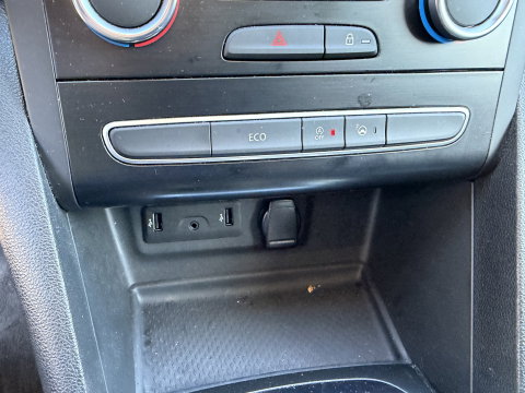 Renault Mégane 1.3 TCE Bose benzine grijs kenteken / vaste prijs rijklaar € 10.950 ex btw / euro 6 / lease vanaf € 185 / bpm vrij / trekhaak / airco / cruise contol !