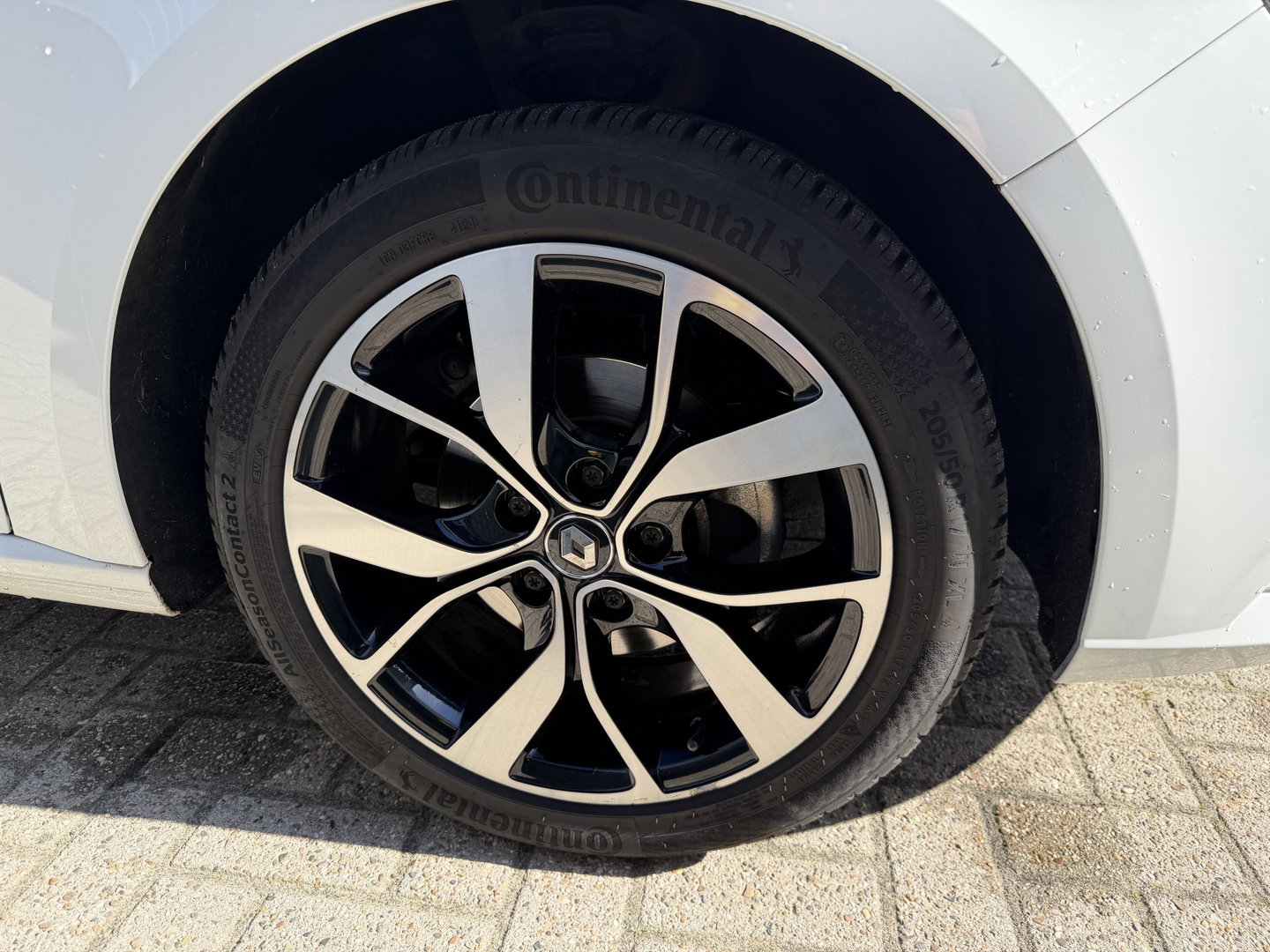 Renault Mégane 1.3 TCE Bose benzine grijs kenteken / vaste prijs rijklaar € 10.950 ex btw / euro 6 / lease vanaf € 185 / bpm vrij / trekhaak / airco / cruise contol !