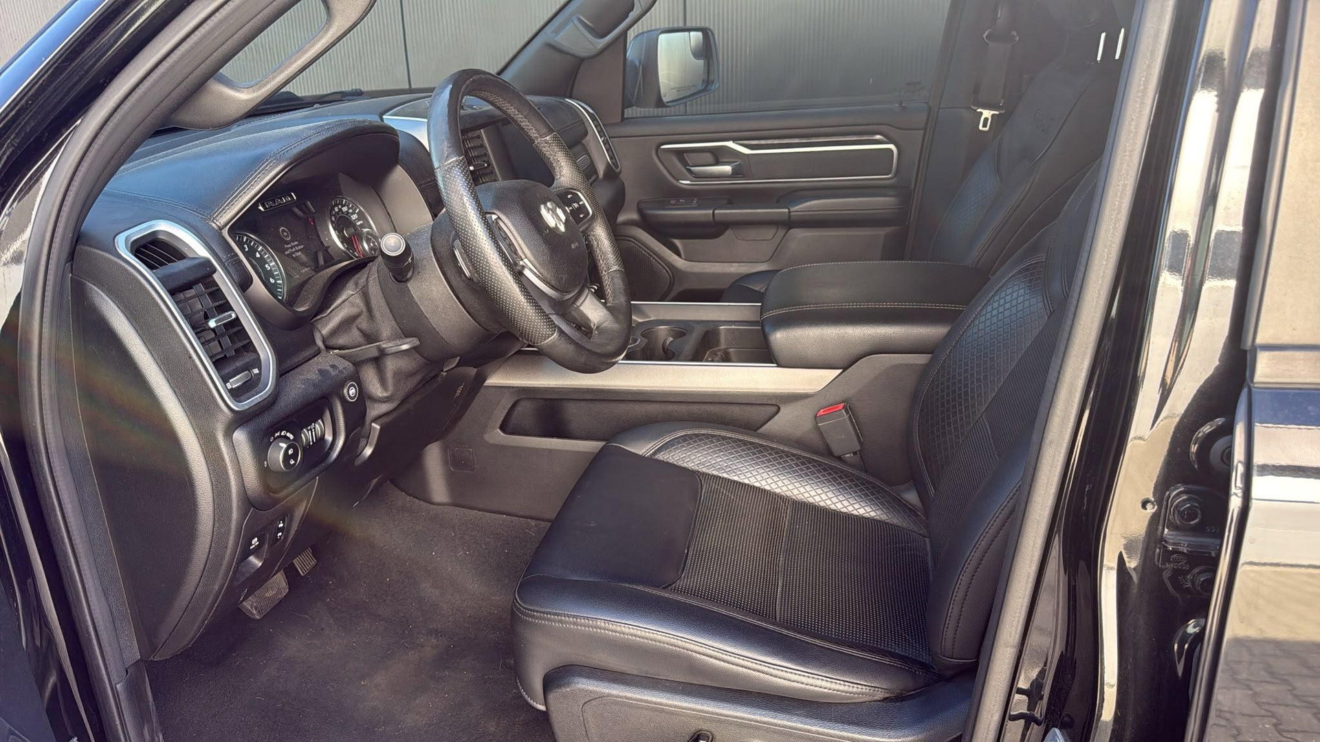 Dodge Ram Pick-Up 1500 4x4 Crew Cab LPG Marge (btw vrij) Blackout