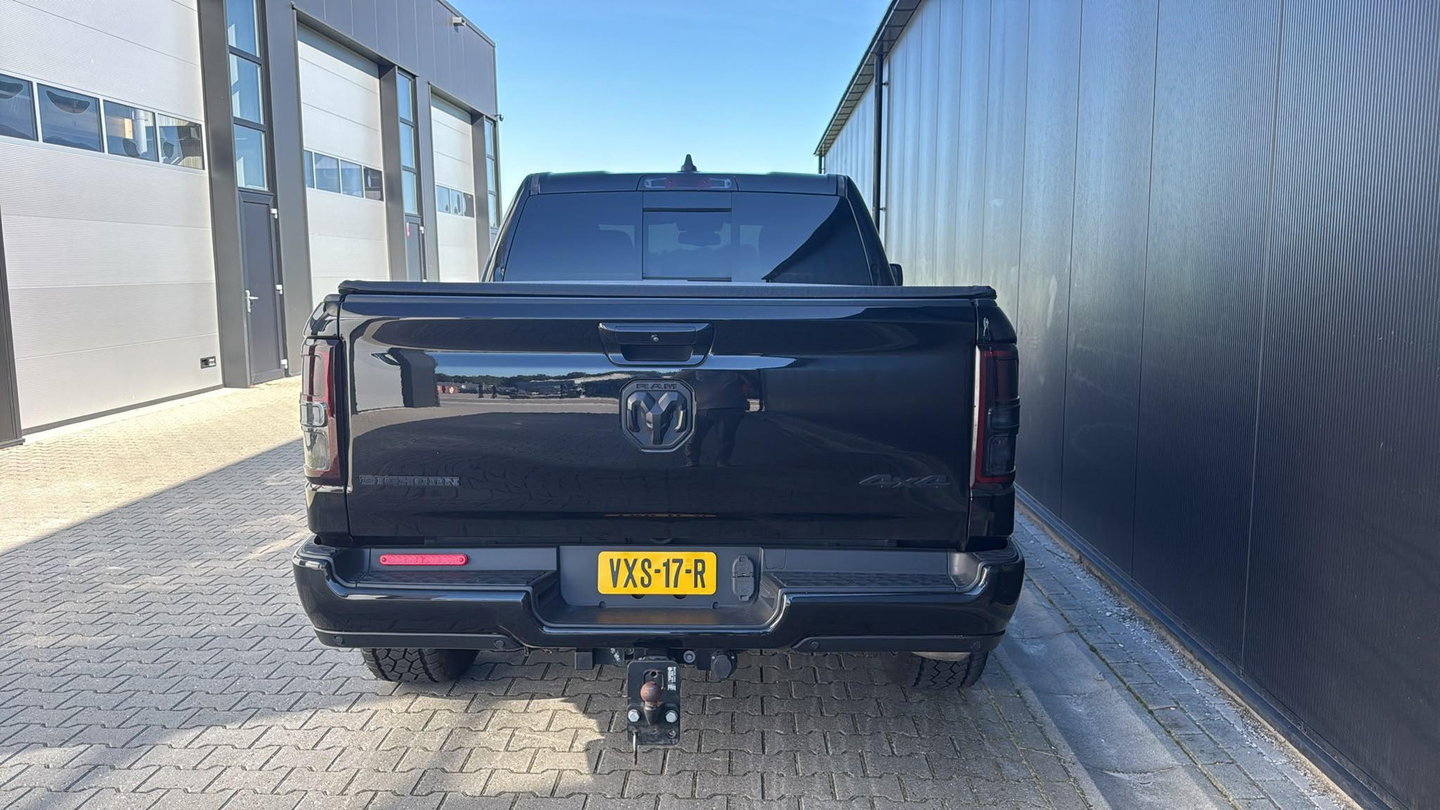 Dodge Ram Pick-Up 1500 4x4 Crew Cab LPG Marge (btw vrij) Blackout