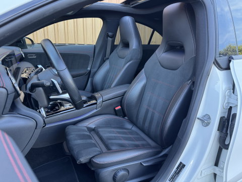 Mercedes-Benz CLA-Klasse 200 Premium Plus AMG | Panoramadak | Sfeerverlichting | Multibeam Led | 19" Lichtmetaal | Camera | Stoelverwarming | Lane Assist | Dodehoeksensor |