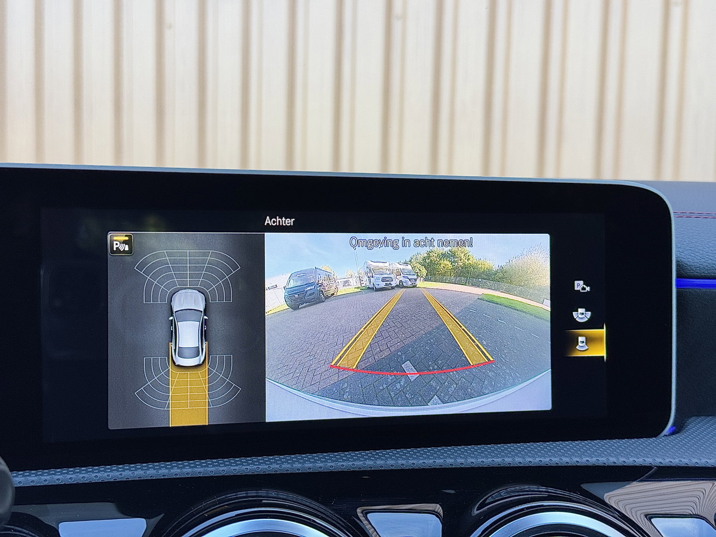 Mercedes-Benz CLA-Klasse 200 Premium Plus AMG | Panoramadak | Sfeerverlichting | Multibeam Led | 19" Lichtmetaal | Camera | Stoelverwarming | Lane Assist | Dodehoeksensor |