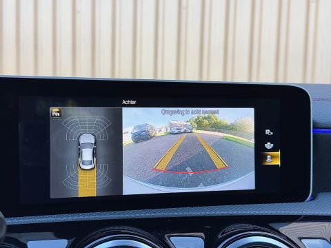 Mercedes-Benz CLA-Klasse 200 Premium Plus AMG | Panoramadak | Sfeerverlichting | Multibeam Led | 19" Lichtmetaal | Camera | Stoelverwarming | Lane Assist | Dodehoeksensor |