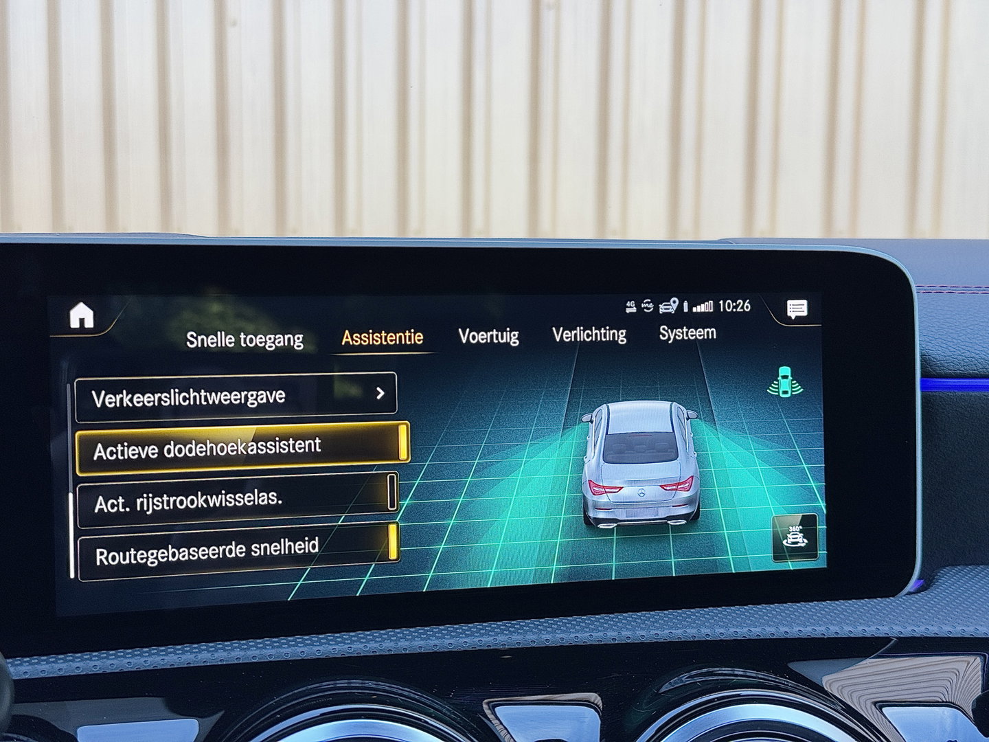 Mercedes-Benz CLA-Klasse 200 Premium Plus AMG | Panoramadak | Sfeerverlichting | Multibeam Led | 19" Lichtmetaal | Camera | Stoelverwarming | Lane Assist | Dodehoeksensor |