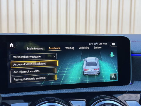 Mercedes-Benz CLA-Klasse 200 Premium Plus AMG | Panoramadak | Sfeerverlichting | Multibeam Led | 19" Lichtmetaal | Camera | Stoelverwarming | Lane Assist | Dodehoeksensor |