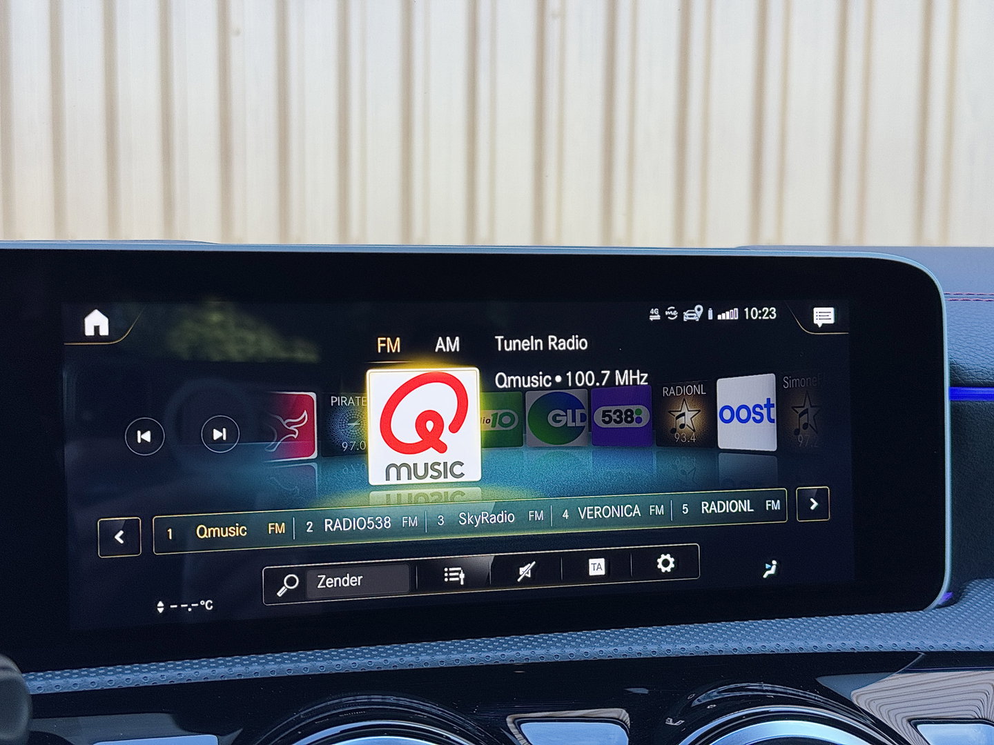 Mercedes-Benz CLA-Klasse 200 Premium Plus AMG | Panoramadak | Sfeerverlichting | Multibeam Led | 19" Lichtmetaal | Camera | Stoelverwarming | Lane Assist | Dodehoeksensor |