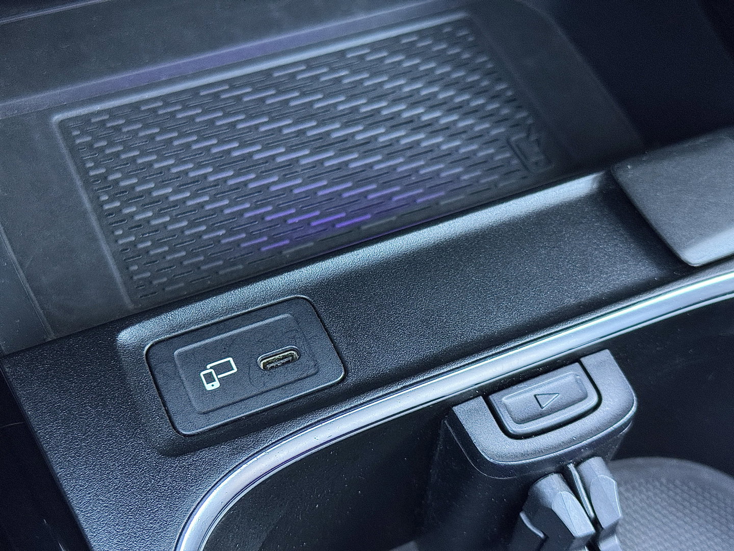 Mercedes-Benz CLA-Klasse 200 Premium Plus AMG | Panoramadak | Sfeerverlichting | Multibeam Led | 19" Lichtmetaal | Camera | Stoelverwarming | Lane Assist | Dodehoeksensor |