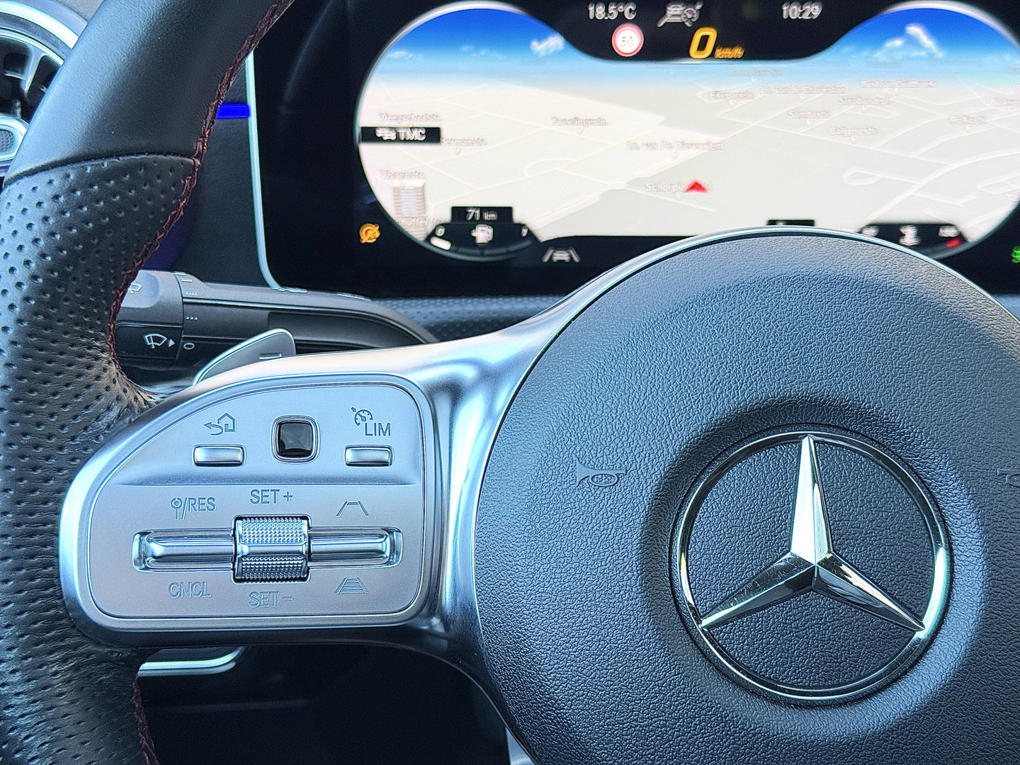 Mercedes-Benz CLA-Klasse 200 Premium Plus AMG | Panoramadak | Sfeerverlichting | Multibeam Led | 19" Lichtmetaal | Camera | Stoelverwarming | Lane Assist | Dodehoeksensor |