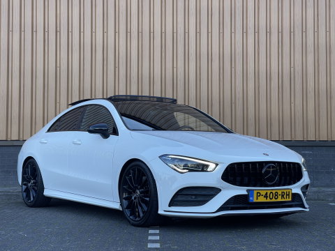Mercedes-Benz CLA-Klasse 200 Premium Plus AMG | Panoramadak | Sfeerverlichting | Multibeam Led | 19" Lichtmetaal | Camera | Stoelverwarming | Lane Assist | Dodehoeksensor |