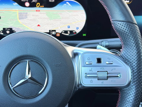 Mercedes-Benz CLA-Klasse 200 Premium Plus AMG | Panoramadak | Sfeerverlichting | Multibeam Led | 19" Lichtmetaal | Camera | Stoelverwarming | Lane Assist | Dodehoeksensor |