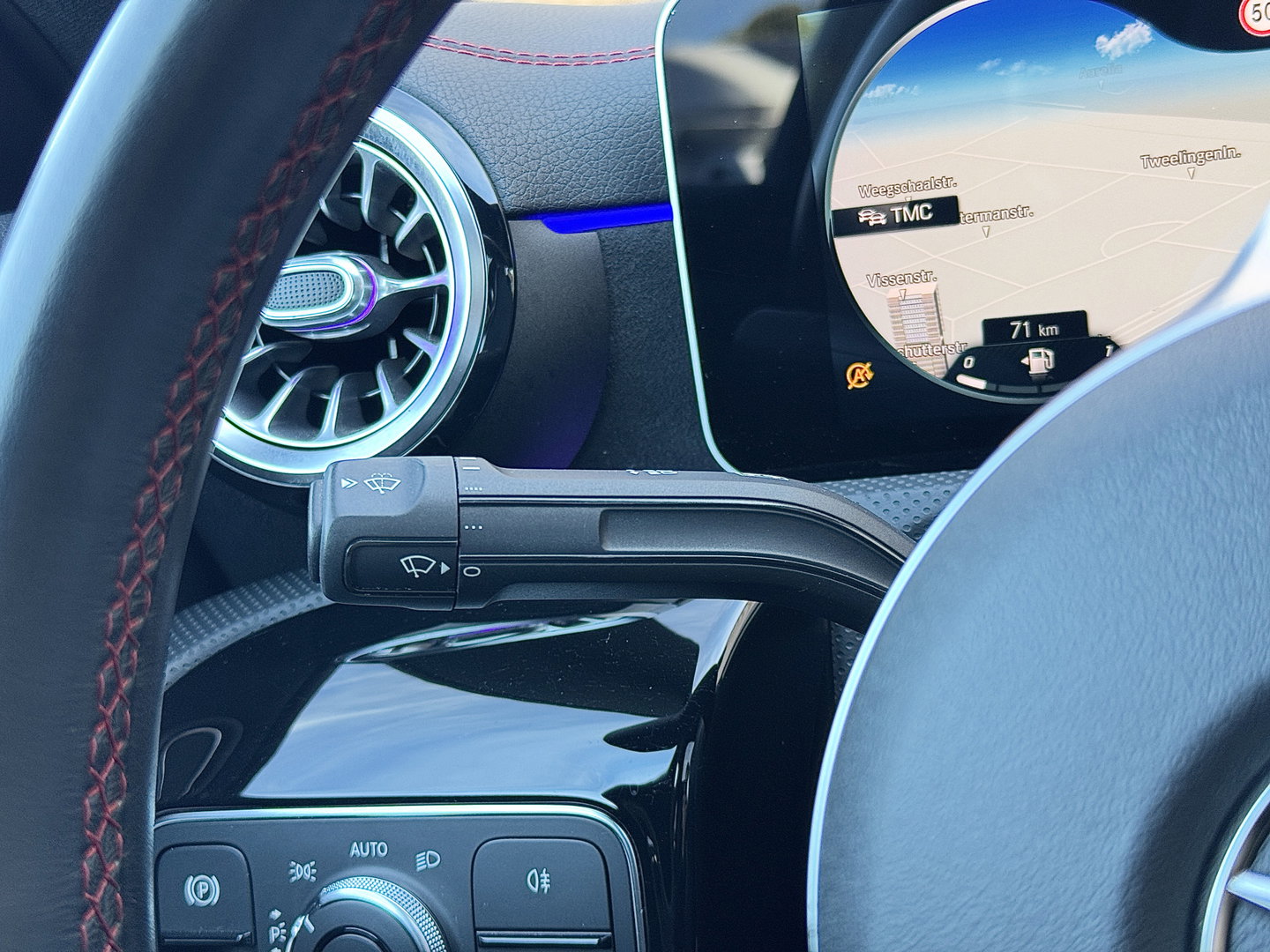 Mercedes-Benz CLA-Klasse 200 Premium Plus AMG | Panoramadak | Sfeerverlichting | Multibeam Led | 19" Lichtmetaal | Camera | Stoelverwarming | Lane Assist | Dodehoeksensor |