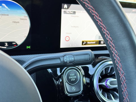 Mercedes-Benz CLA-Klasse 200 Premium Plus AMG | Panoramadak | Sfeerverlichting | Multibeam Led | 19" Lichtmetaal | Camera | Stoelverwarming | Lane Assist | Dodehoeksensor |
