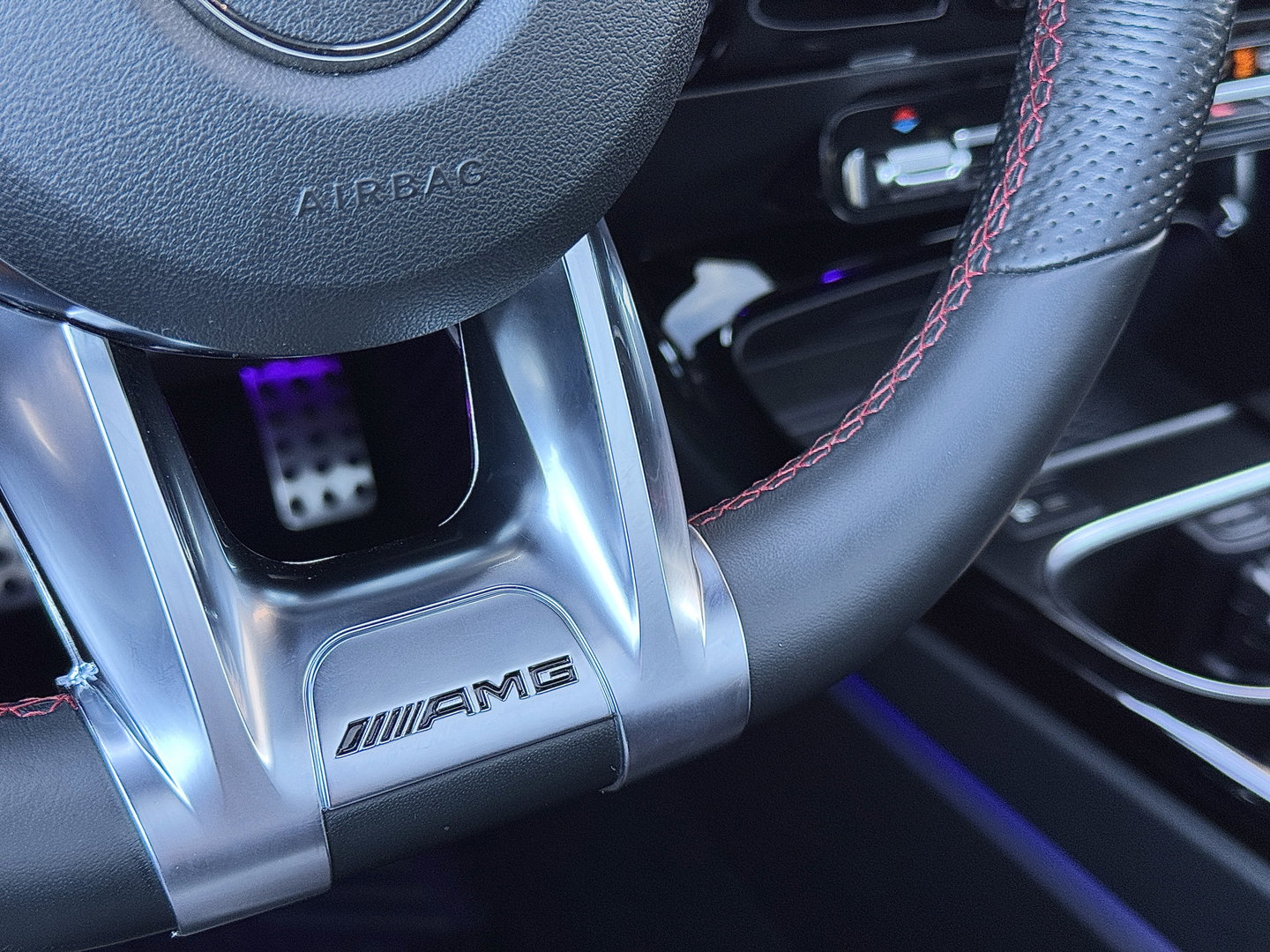 Mercedes-Benz CLA-Klasse 200 Premium Plus AMG | Panoramadak | Sfeerverlichting | Multibeam Led | 19" Lichtmetaal | Camera | Stoelverwarming | Lane Assist | Dodehoeksensor |