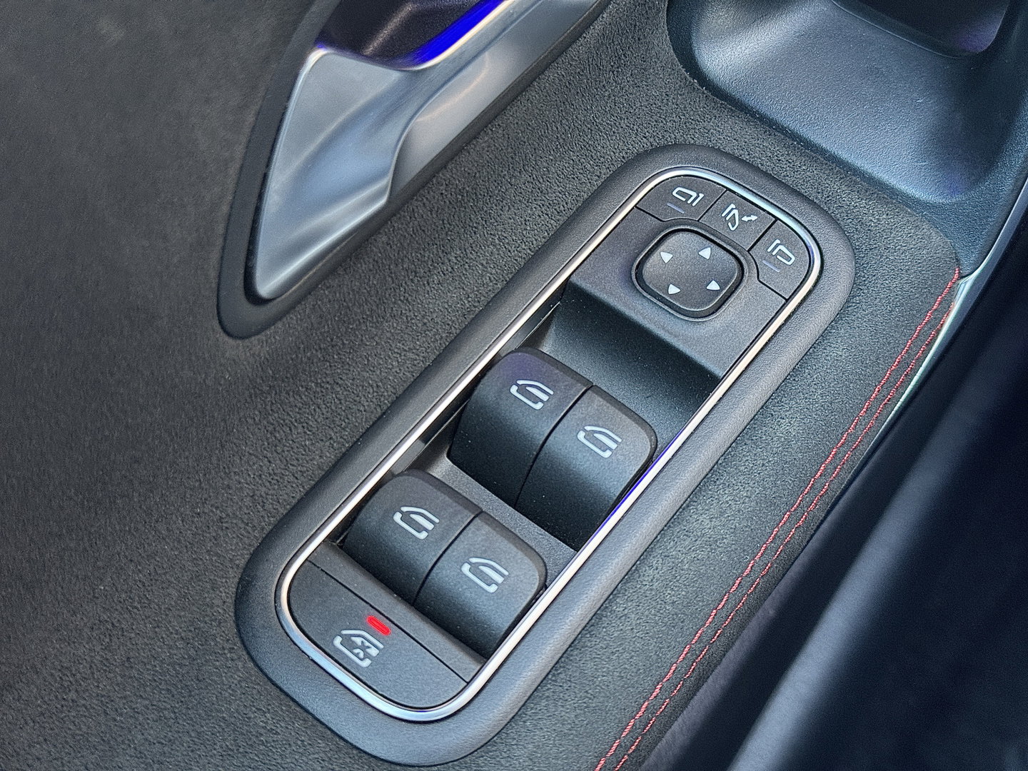Mercedes-Benz CLA-Klasse 200 Premium Plus AMG | Panoramadak | Sfeerverlichting | Multibeam Led | 19" Lichtmetaal | Camera | Stoelverwarming | Lane Assist | Dodehoeksensor |