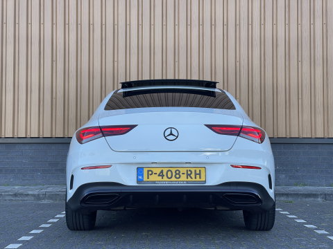Mercedes-Benz CLA-Klasse 200 Premium Plus AMG | Panoramadak | Sfeerverlichting | Multibeam Led | 19" Lichtmetaal | Camera | Stoelverwarming | Lane Assist | Dodehoeksensor |