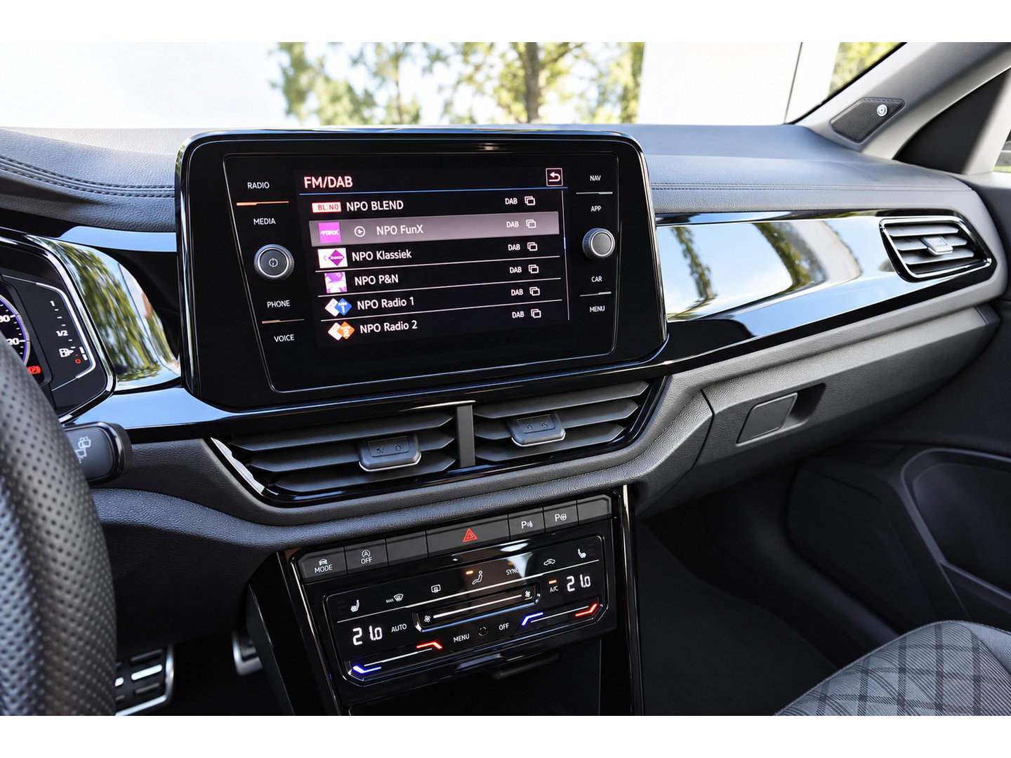 Volkswagen T-Roc 1.5 TSI R-Line PANO BEATS ASCOT GREY VOL
