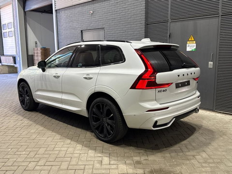 Volvo XC60 T6 Plus Black Edition | Harman/Kardon | Pilot Assist | Panoramadak | 360° Camera | Head-Up | Stoel+Stuurverwarming | 21 Inch