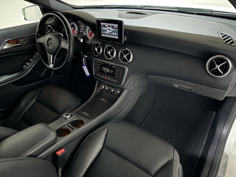 Mercedes-Benz A-Klasse 200 AMG Pano Leer H/K Camera NAP