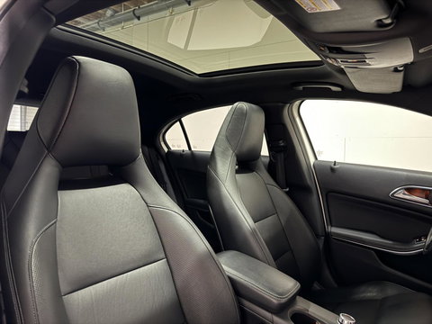 Mercedes-Benz A-Klasse 200 AMG Pano Leer H/K Camera NAP