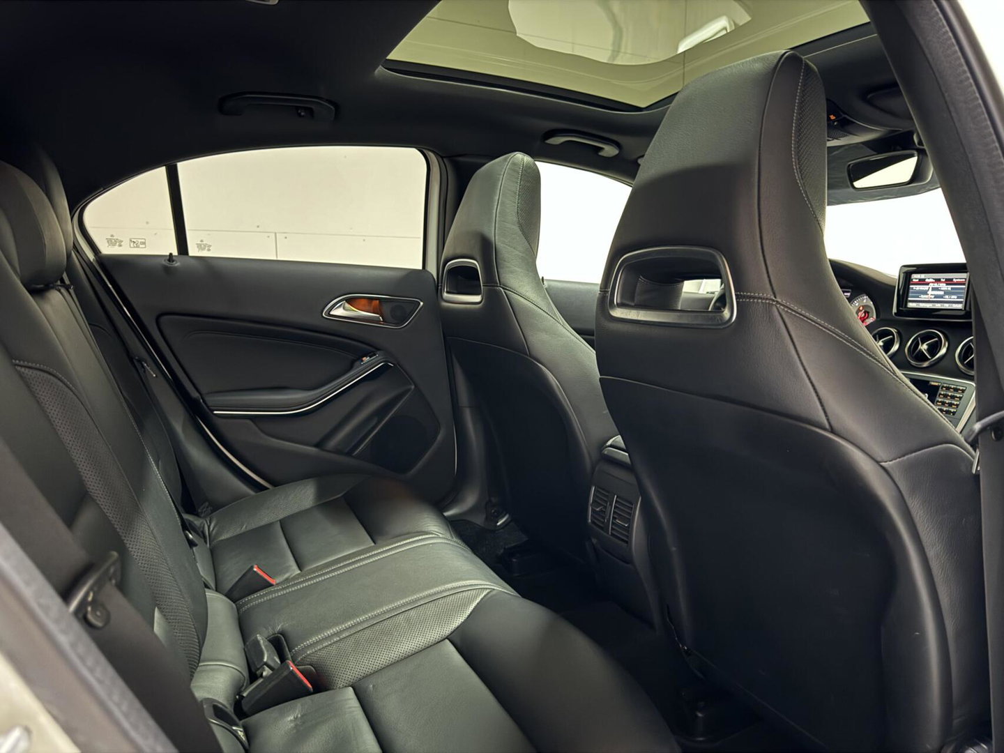 Mercedes-Benz A-Klasse 200 AMG Pano Leer H/K Camera NAP