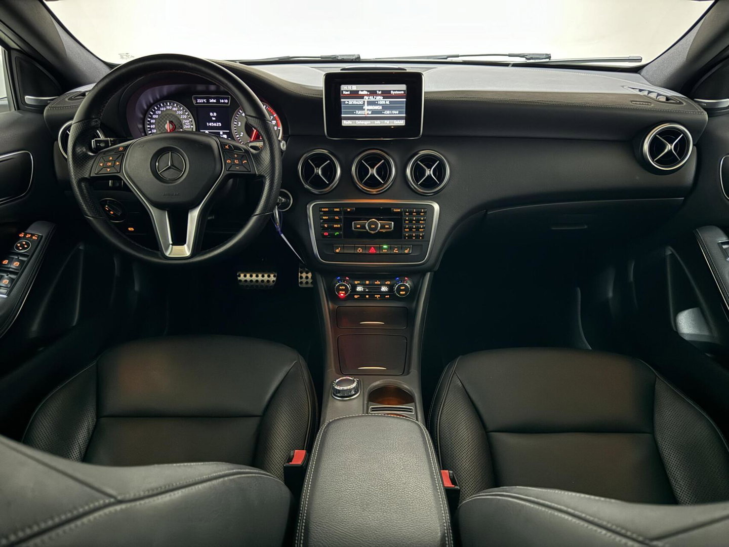 Mercedes-Benz A-Klasse 200 AMG Pano Leer H/K Camera NAP