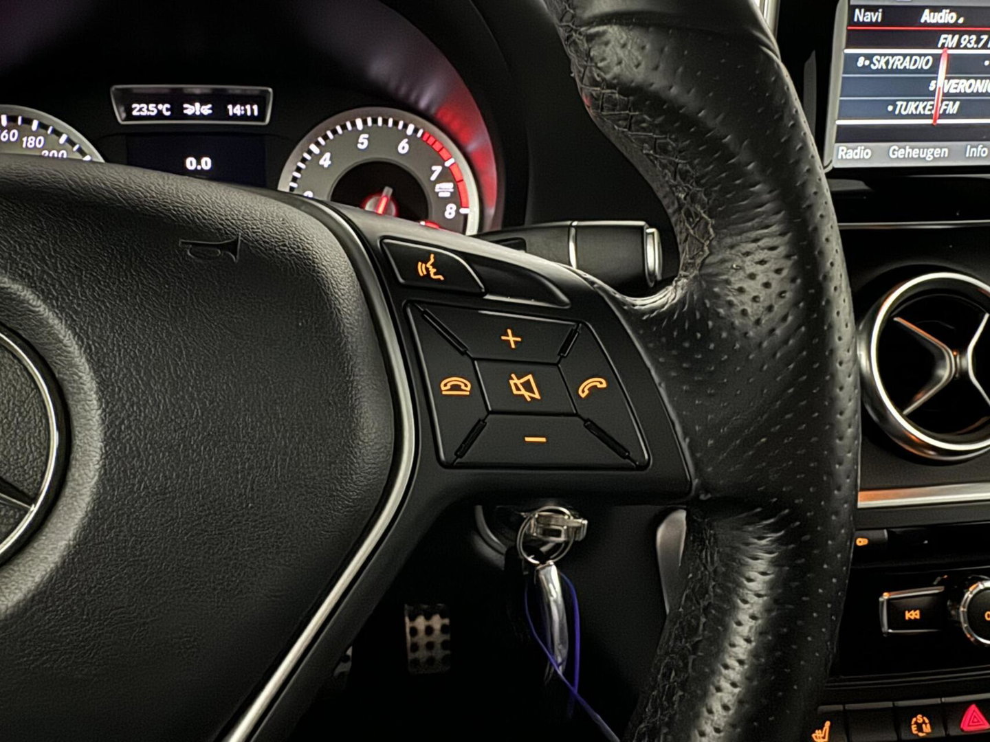 Mercedes-Benz A-Klasse 200 AMG Pano Leer H/K Camera NAP