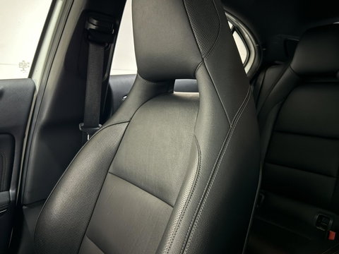 Mercedes-Benz A-Klasse 200 AMG Pano Leer H/K Camera NAP