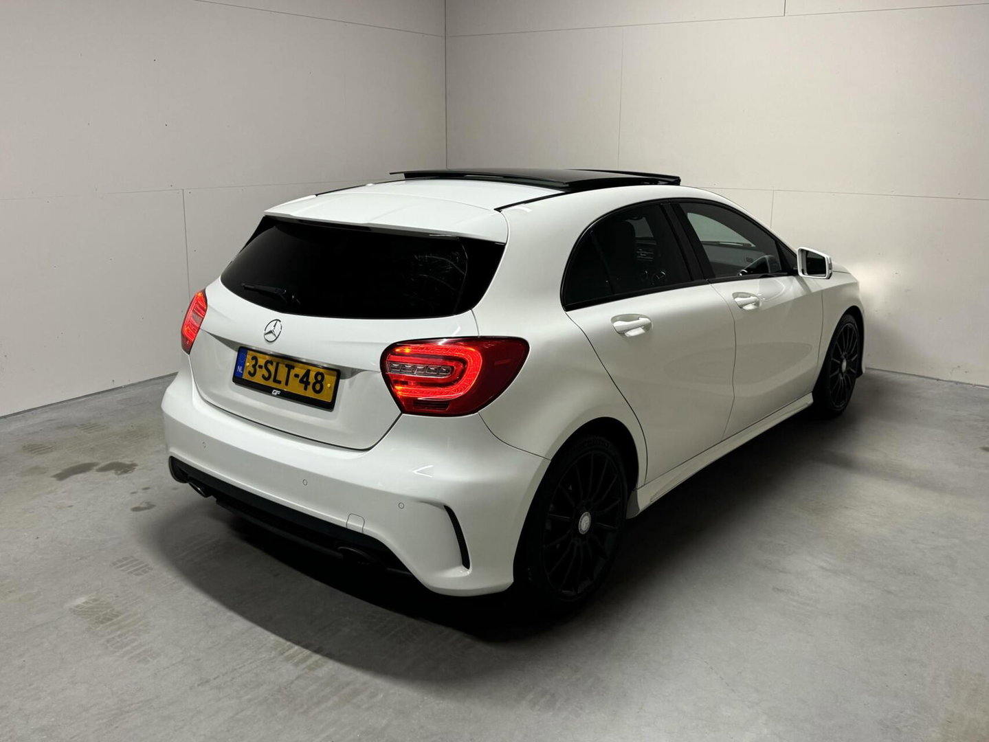 Mercedes-Benz A-Klasse 200 AMG Pano Leer H/K Camera NAP