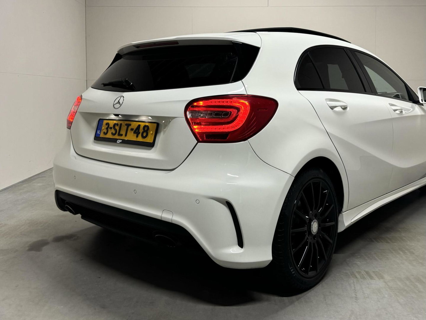 Mercedes-Benz A-Klasse 200 AMG Pano Leer H/K Camera NAP