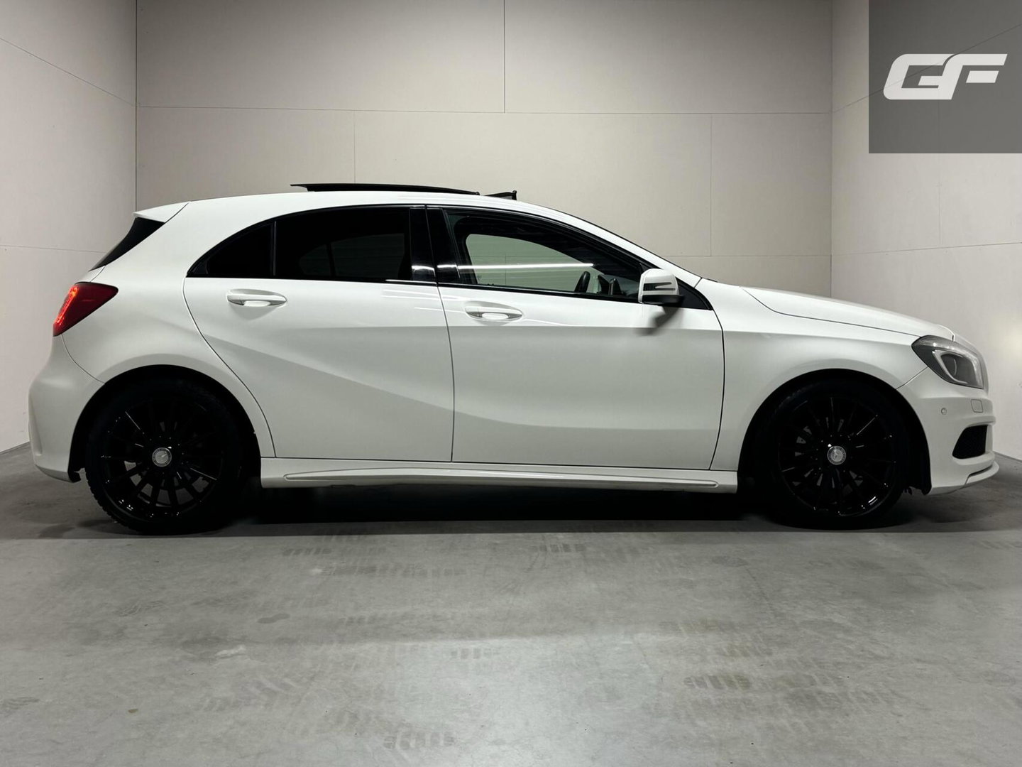Mercedes-Benz A-Klasse 200 AMG Pano Leer H/K Camera NAP