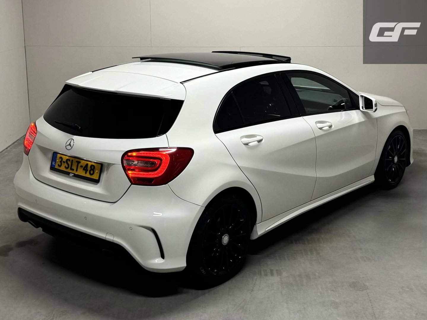 Mercedes-Benz A-Klasse 200 AMG Pano Leer H/K Camera NAP