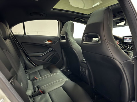 Mercedes-Benz A-Klasse 200 AMG Pano Leer H/K Camera NAP