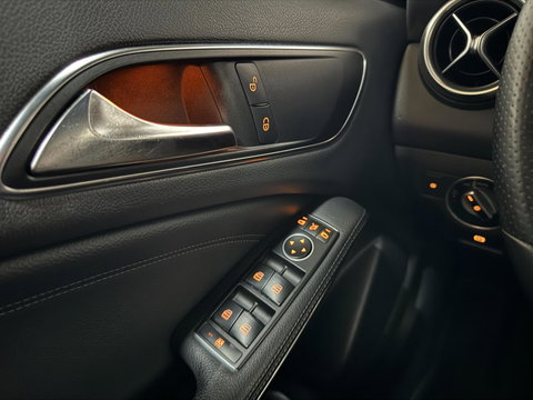 Mercedes-Benz A-Klasse 200 AMG Pano Leer H/K Camera NAP