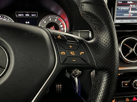 Mercedes-Benz A-Klasse 200 AMG Pano Leer H/K Camera NAP
