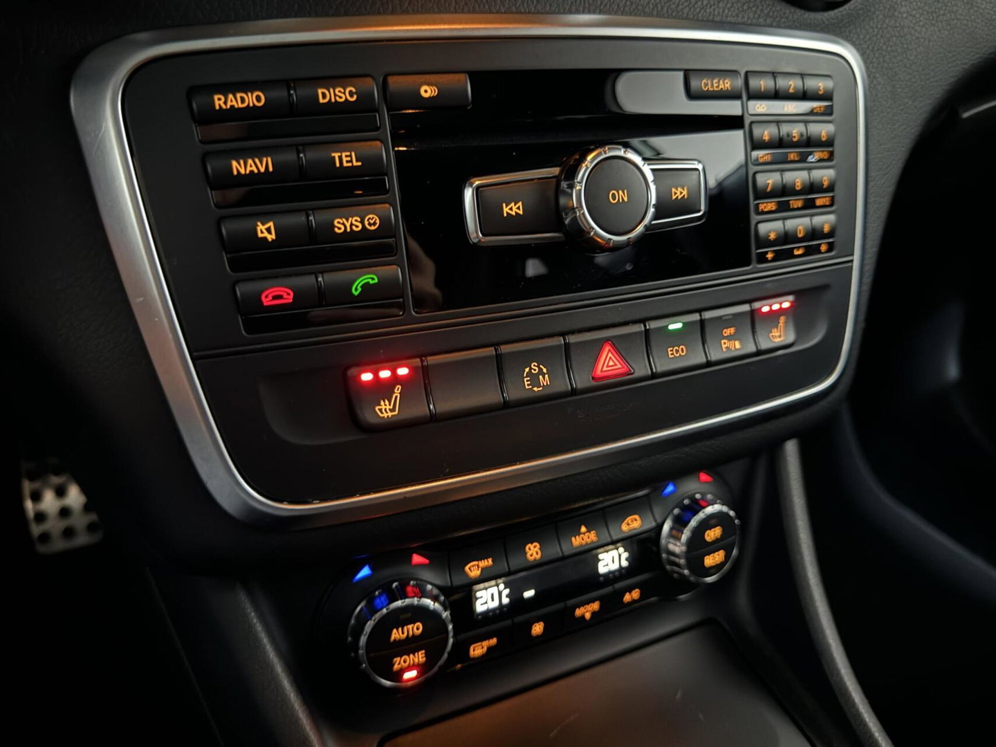 Mercedes-Benz A-Klasse 200 AMG Pano Leer H/K Camera NAP