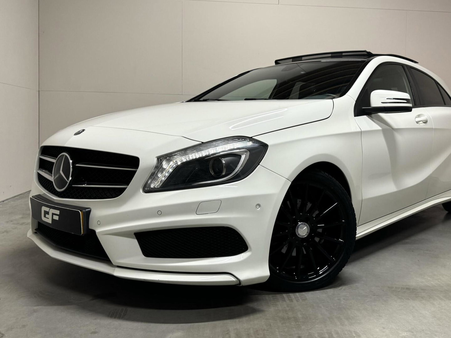 Mercedes-Benz A-Klasse 200 AMG Pano Leer H/K Camera NAP