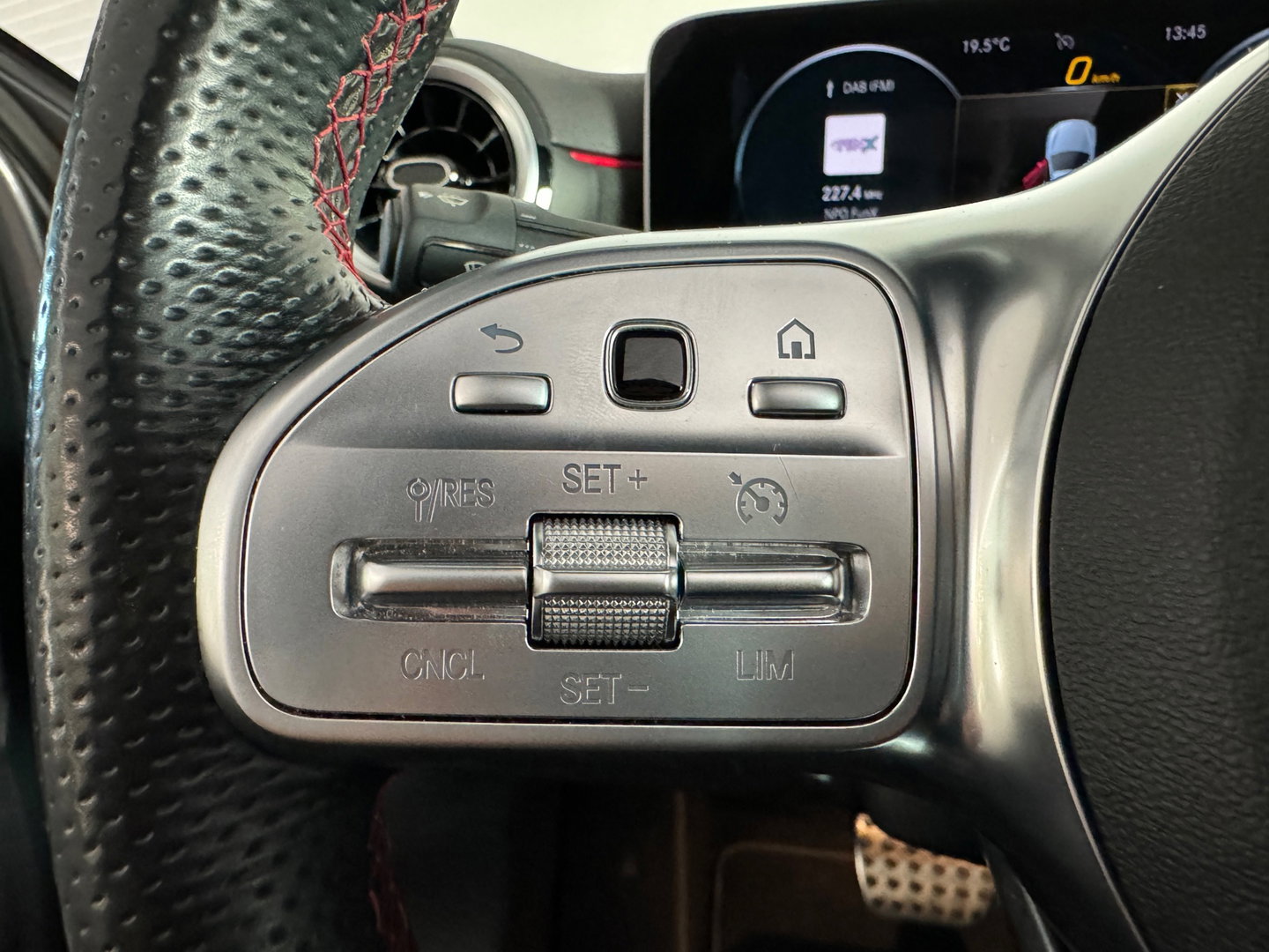 Mercedes-Benz A-Klasse 180 AMG Pano|Stoelverwarming|Camera|Lane Assist