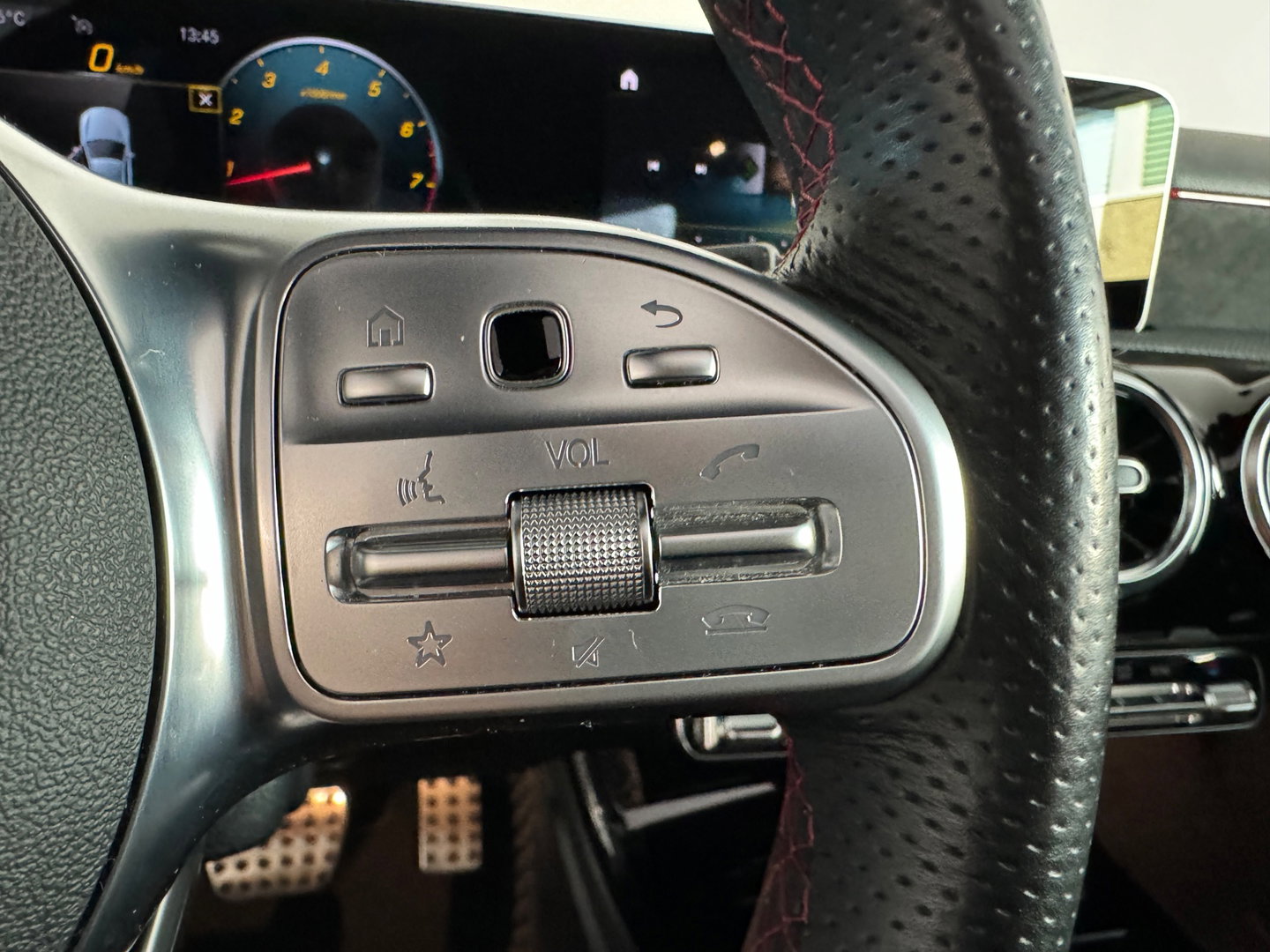 Mercedes-Benz A-Klasse 180 AMG Pano|Stoelverwarming|Camera|Lane Assist