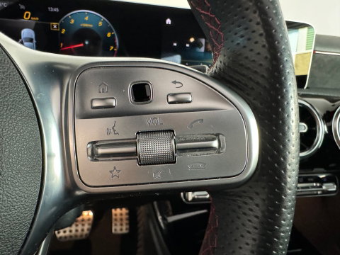 Mercedes-Benz A-Klasse 180 AMG Pano|Stoelverwarming|Camera|Lane Assist