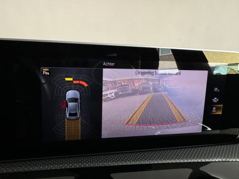 Mercedes-Benz A-Klasse 180 AMG Pano|Stoelverwarming|Camera|Lane Assist
