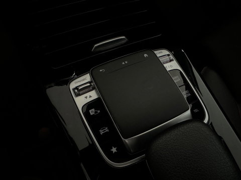 Mercedes-Benz A-Klasse 180 AMG Pano|Stoelverwarming|Camera|Lane Assist