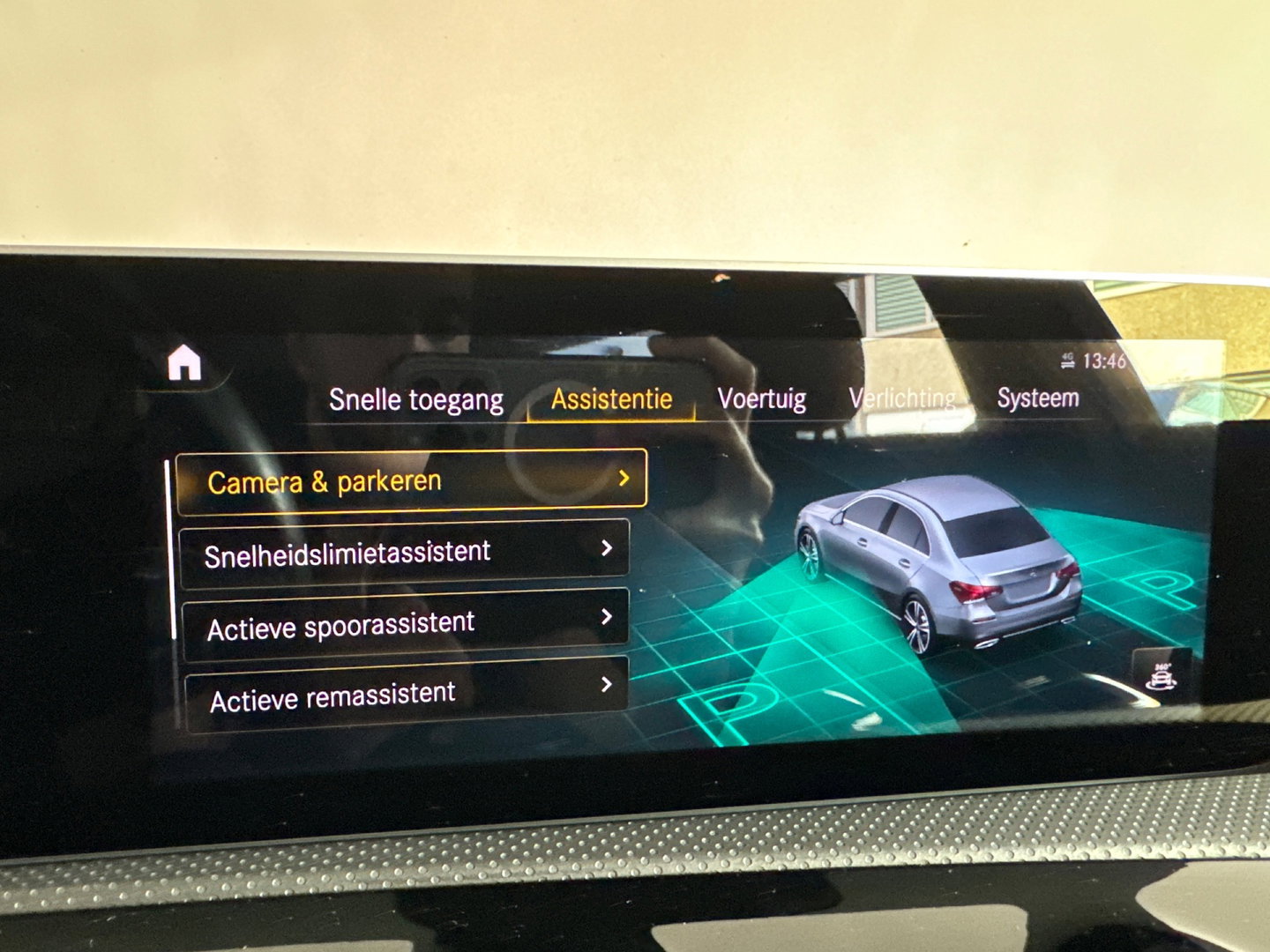 Mercedes-Benz A-Klasse 180 AMG Pano|Stoelverwarming|Camera|Lane Assist