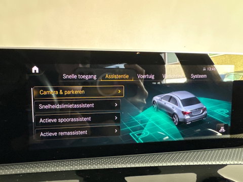Mercedes-Benz A-Klasse 180 AMG Pano|Stoelverwarming|Camera|Lane Assist