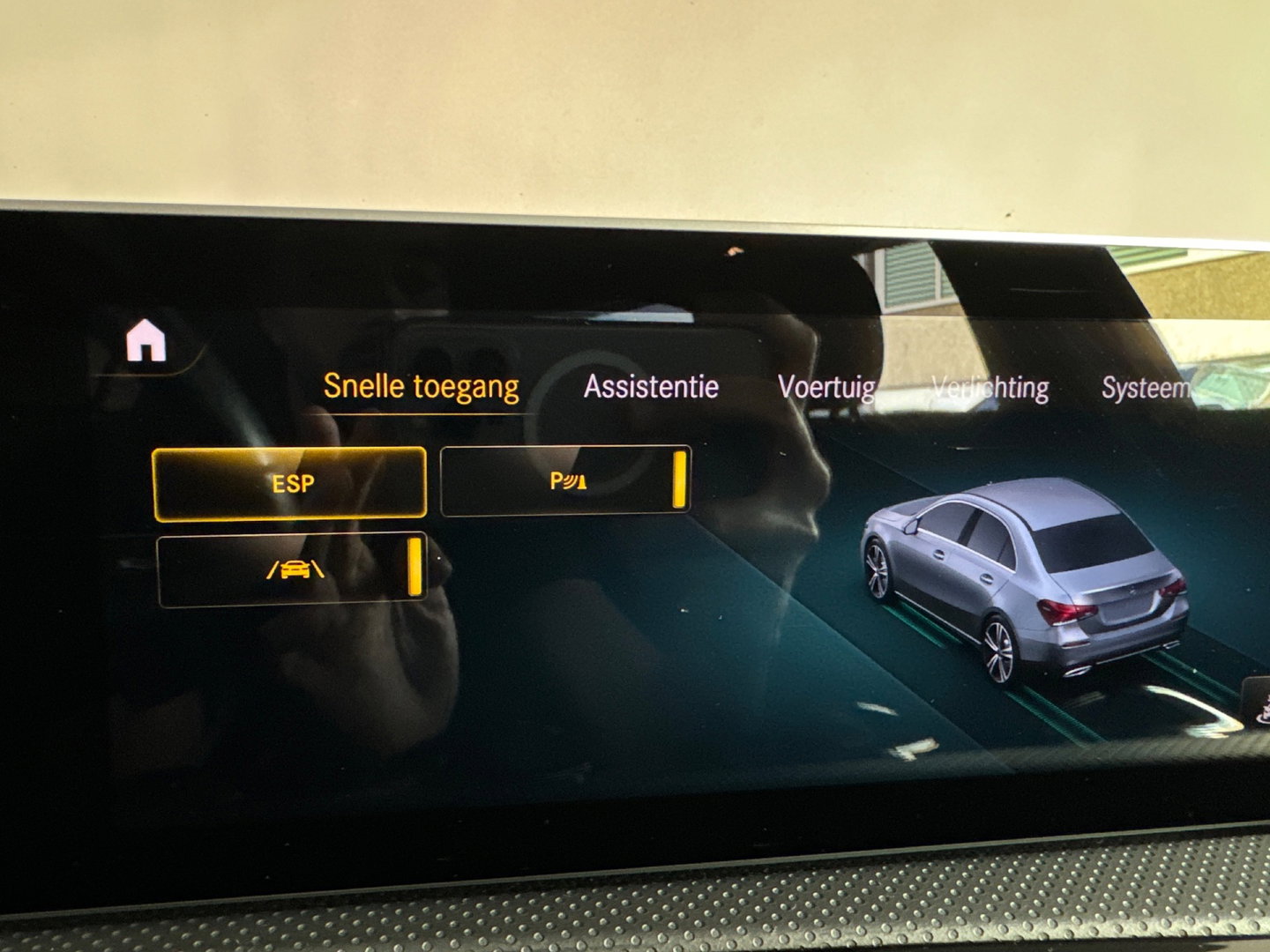 Mercedes-Benz A-Klasse 180 AMG Pano|Stoelverwarming|Camera|Lane Assist