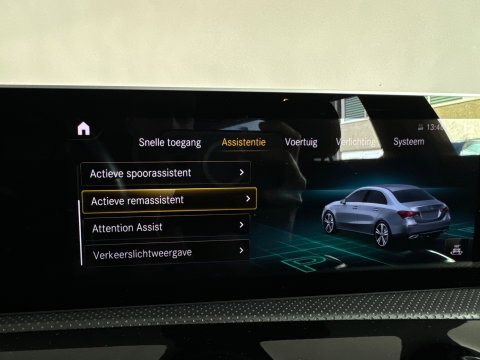 Mercedes-Benz A-Klasse 180 AMG Pano|Stoelverwarming|Camera|Lane Assist
