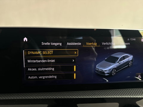 Mercedes-Benz A-Klasse 180 AMG Pano|Stoelverwarming|Camera|Lane Assist