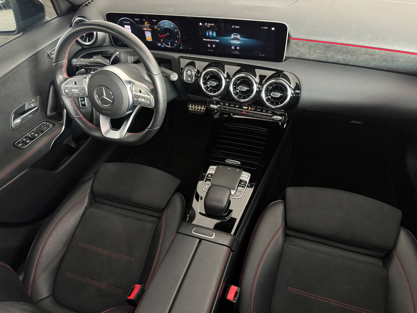 Mercedes-Benz A-Klasse 180 AMG Pano|Stoelverwarming|Camera|Lane Assist