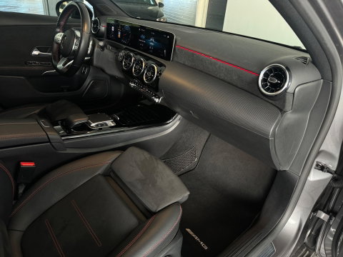 Mercedes-Benz A-Klasse 180 AMG Pano|Stoelverwarming|Camera|Lane Assist