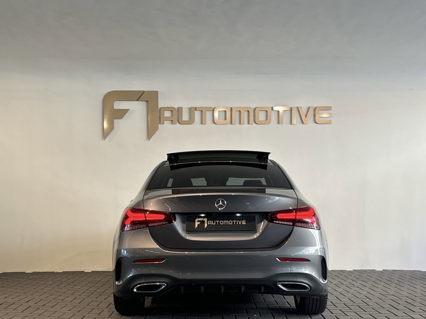 Mercedes-Benz A-Klasse 180 AMG Pano|Stoelverwarming|Camera|Lane Assist