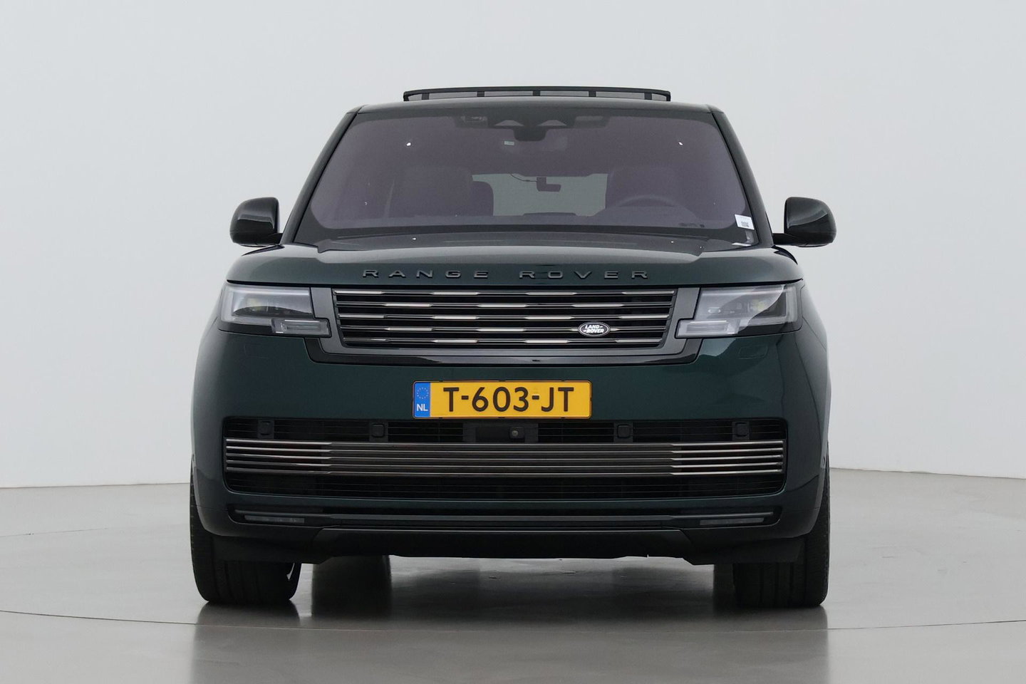 Land Rover Range Rover SV 3.0 P510e | British Racing Green | Rear Seat Entertainment | 23 Inch | Meridian Signature | ClearSight | Massage